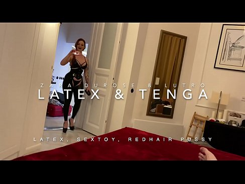 ❤️ Sister wamutu wofiyira atavala chovala cha latex chogwidwa ndi mchimwene wake wopeza pa ife